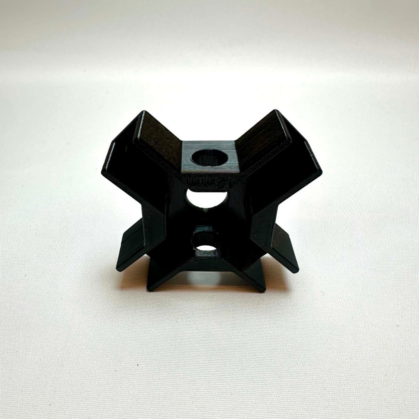 4-veis hjørnebrakett for 12 mm møbelplater