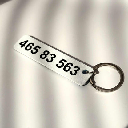 Bilskilt med navn og telefonnummer