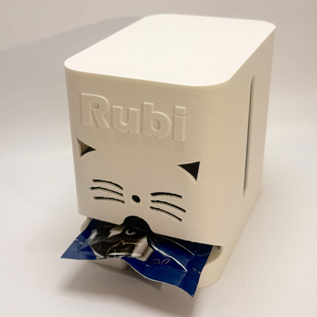 Personlig Kattematdispenser med Navn