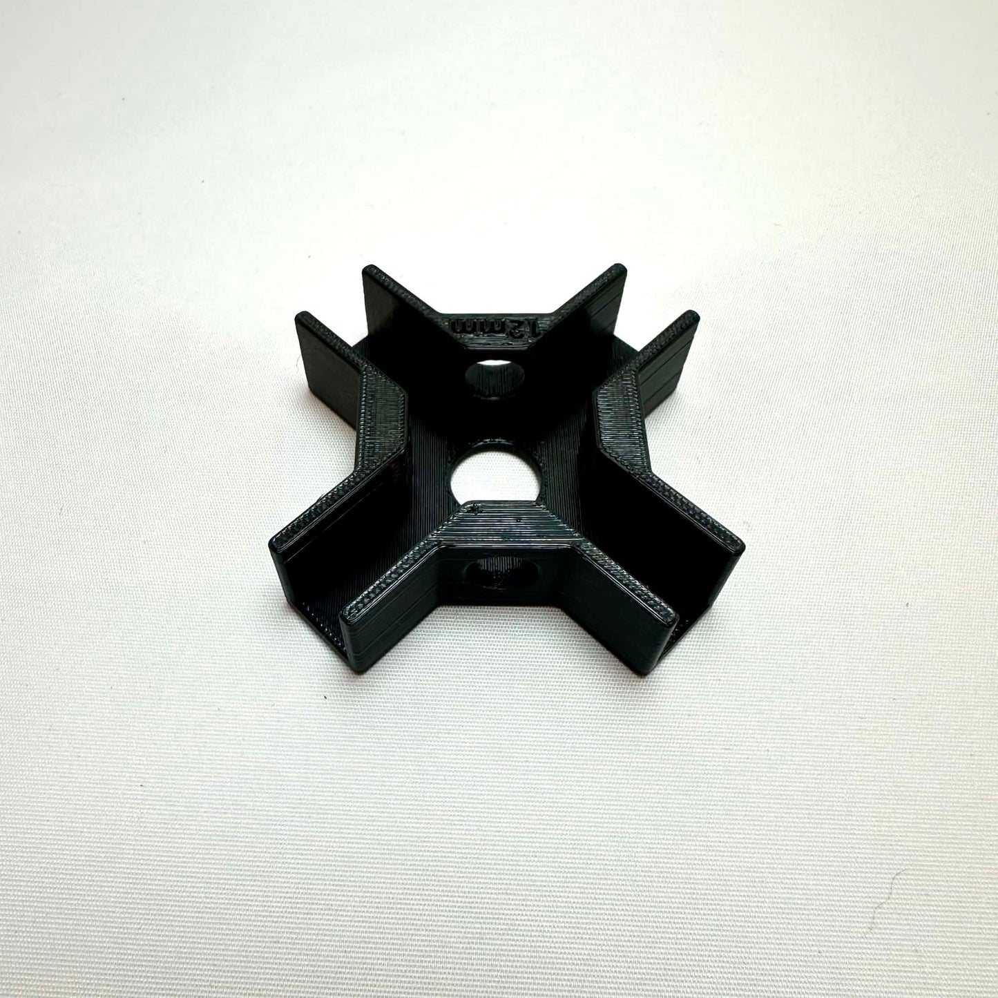 4-veis hjørnebrakett for 12 mm møbelplater